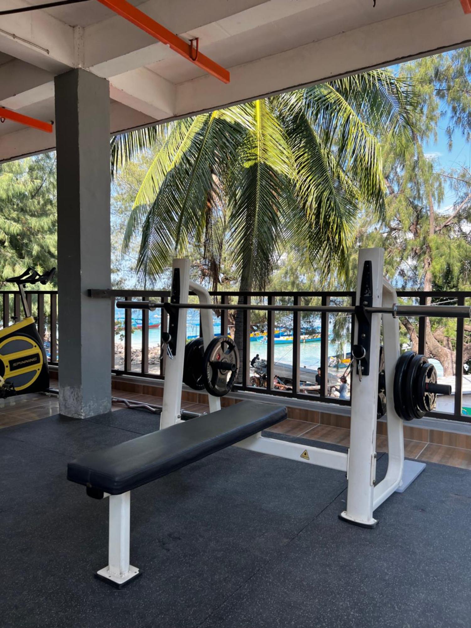 Tropica Gili Total Body Fit - Free Access Gym And Coworking Space Джили Трауанган Екстериор снимка