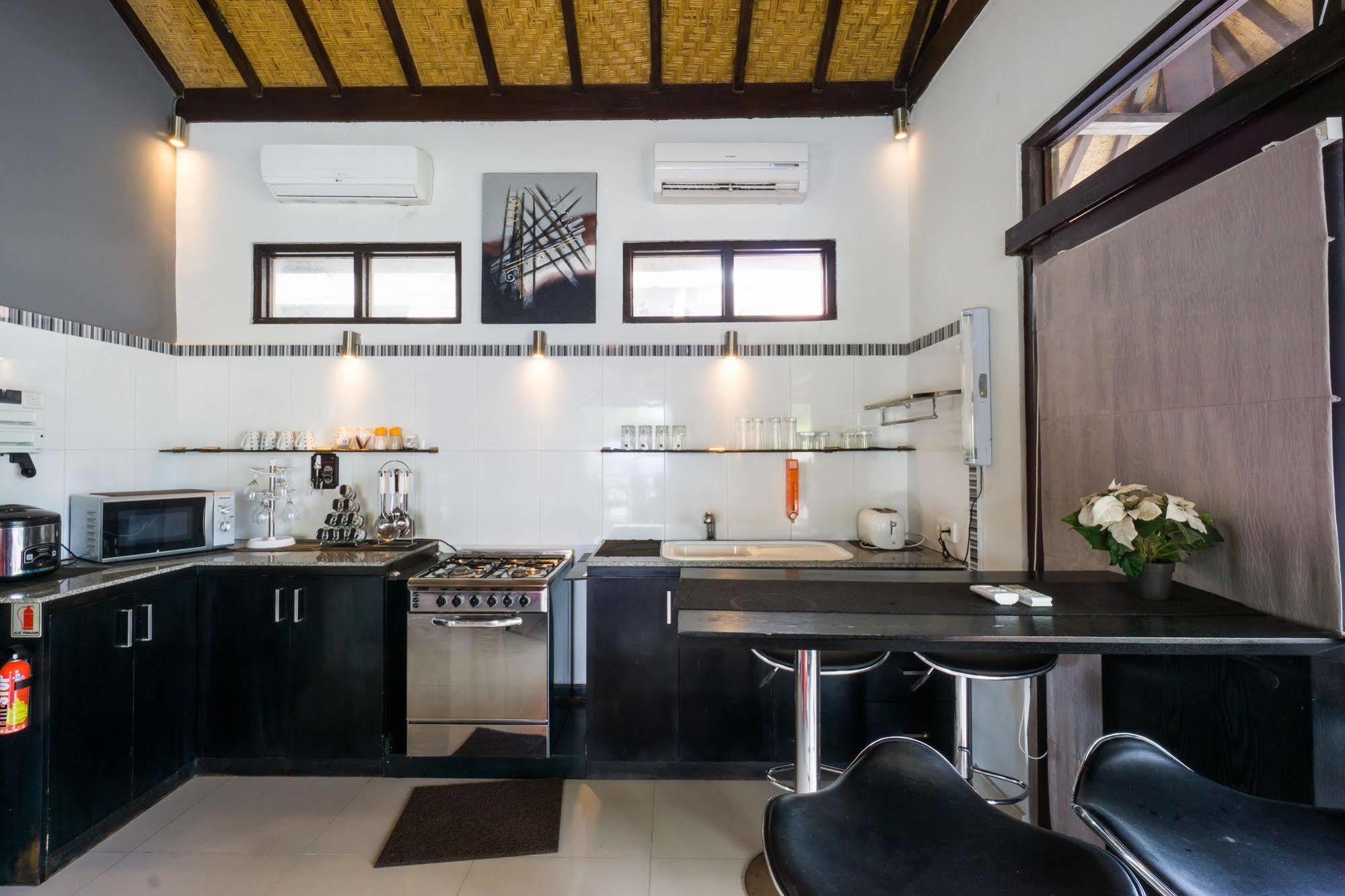 Tropica Gili Total Body Fit - Free Access Gym And Coworking Space Джили Трауанган Екстериор снимка